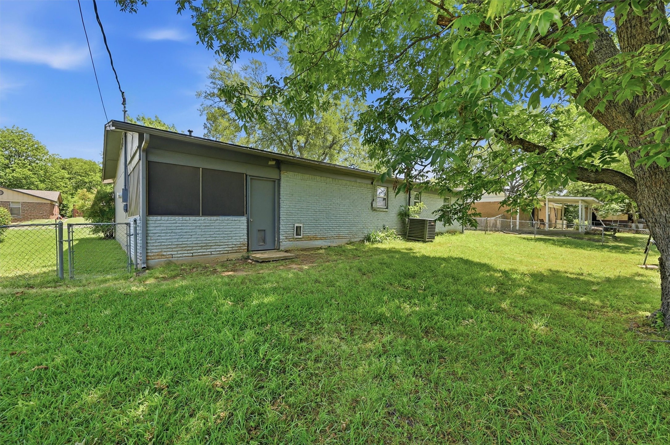 109 N Hickory Avenue Denison TX 75020