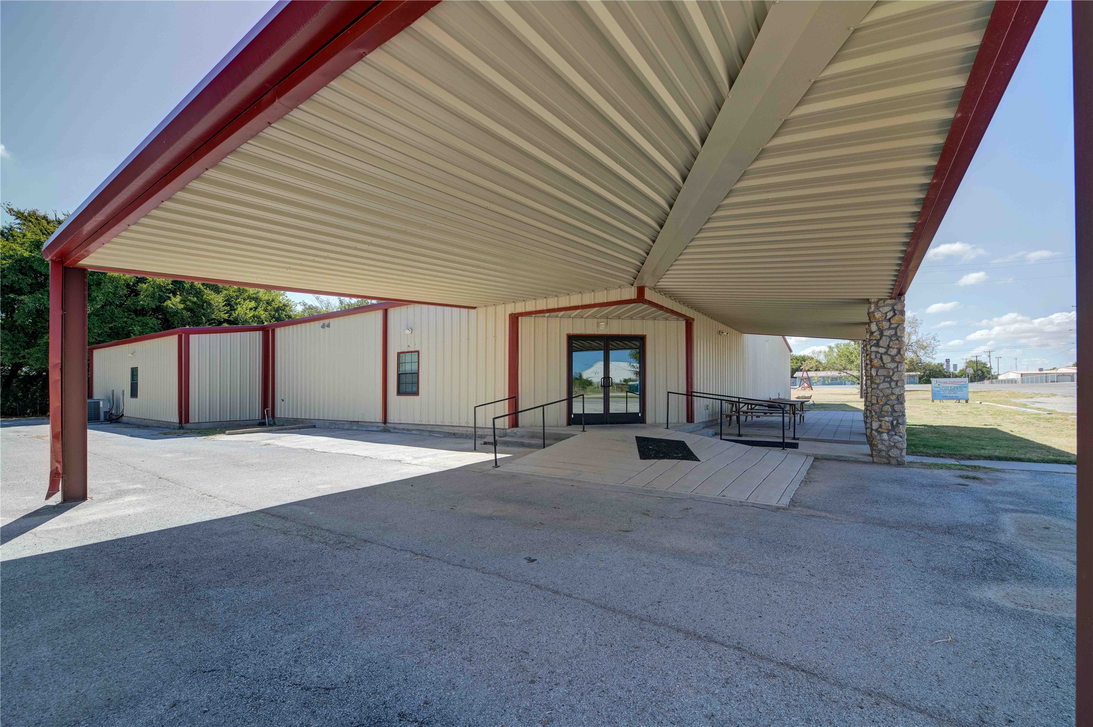 205 N Davis Street Chico TX 76431