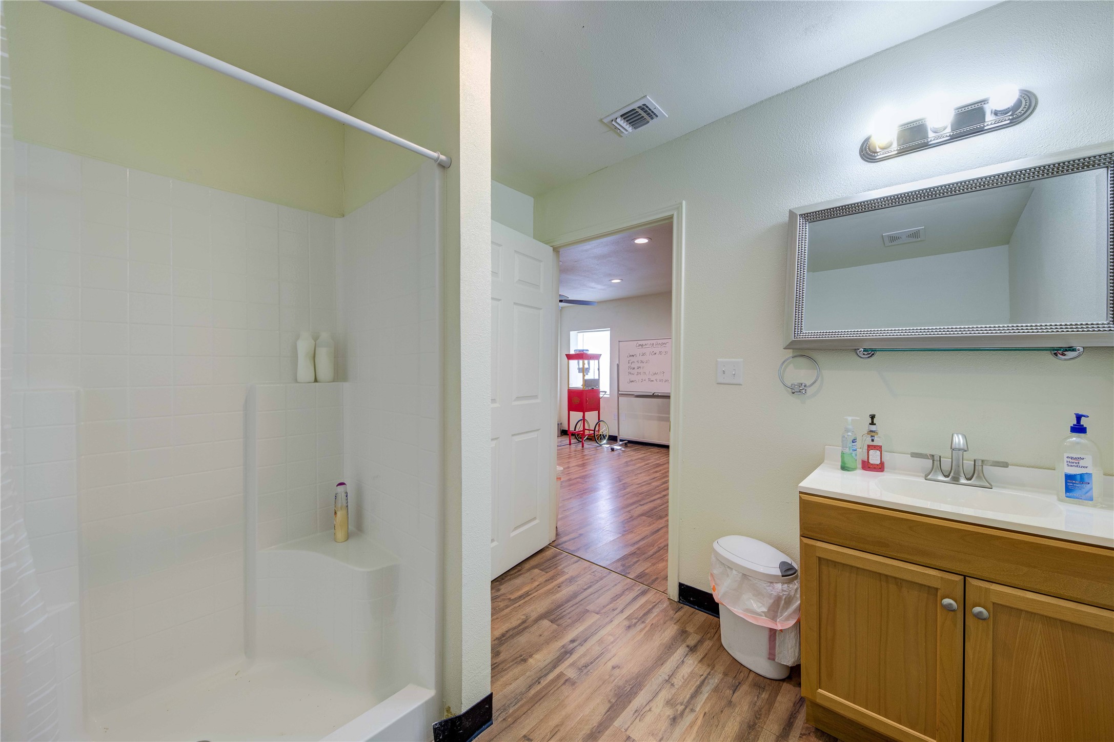 205 N Davis Street Chico TX 76431