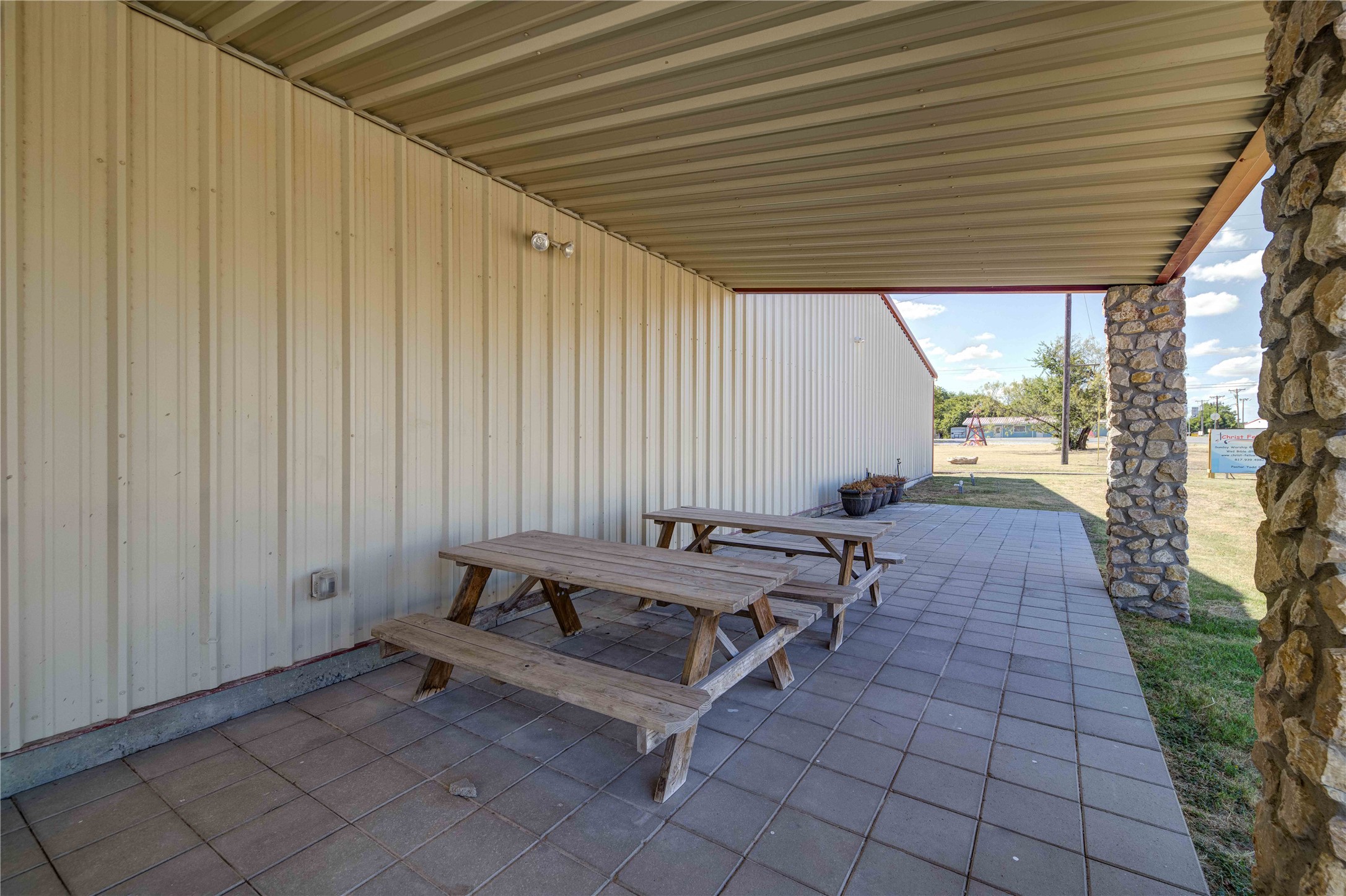 205 N Davis Street Chico TX 76431