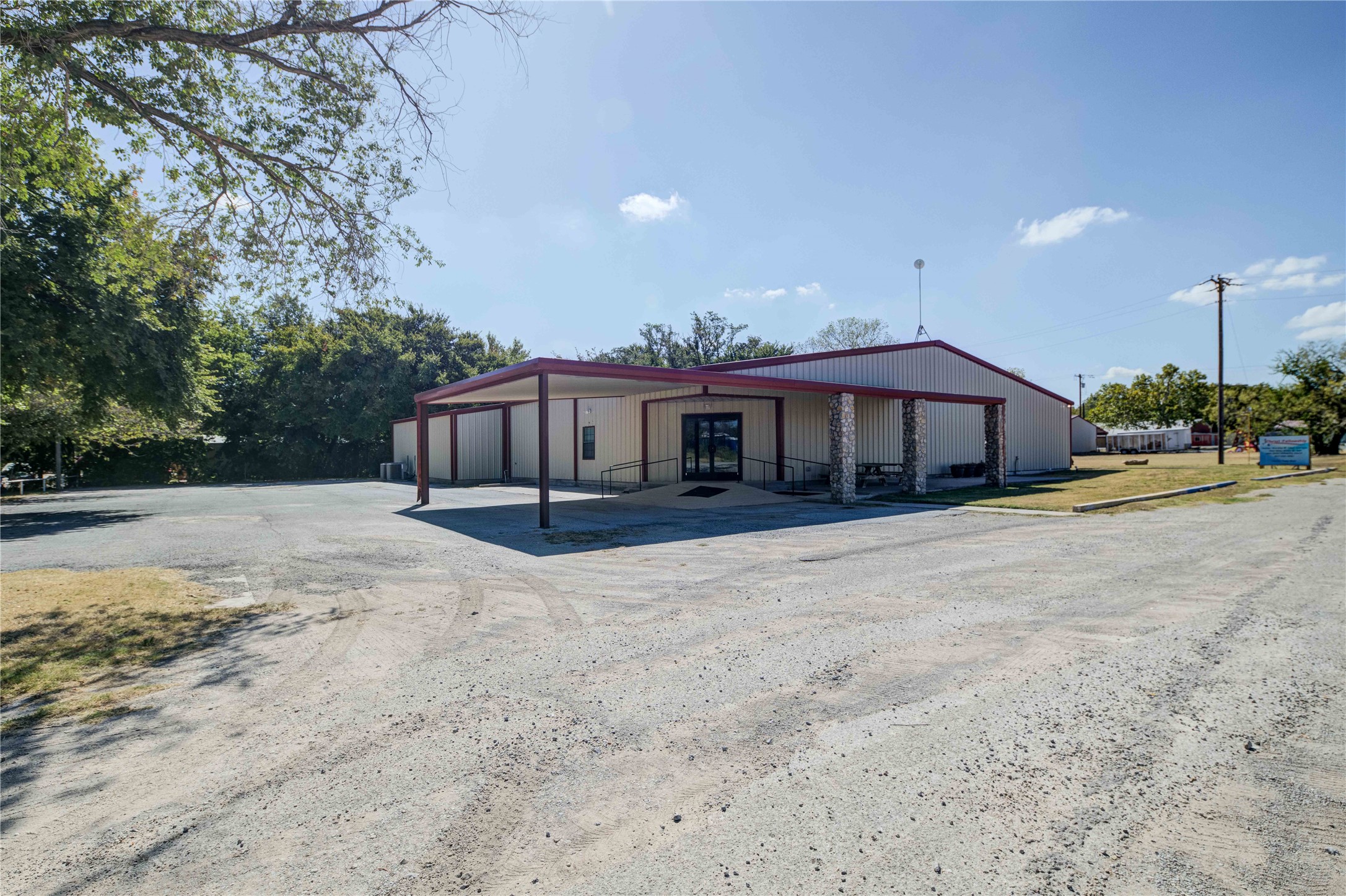 205 N Davis Street Chico TX 76431