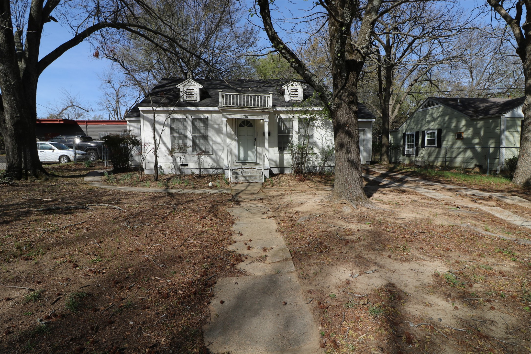 718 SE 24th Paris TX 75460