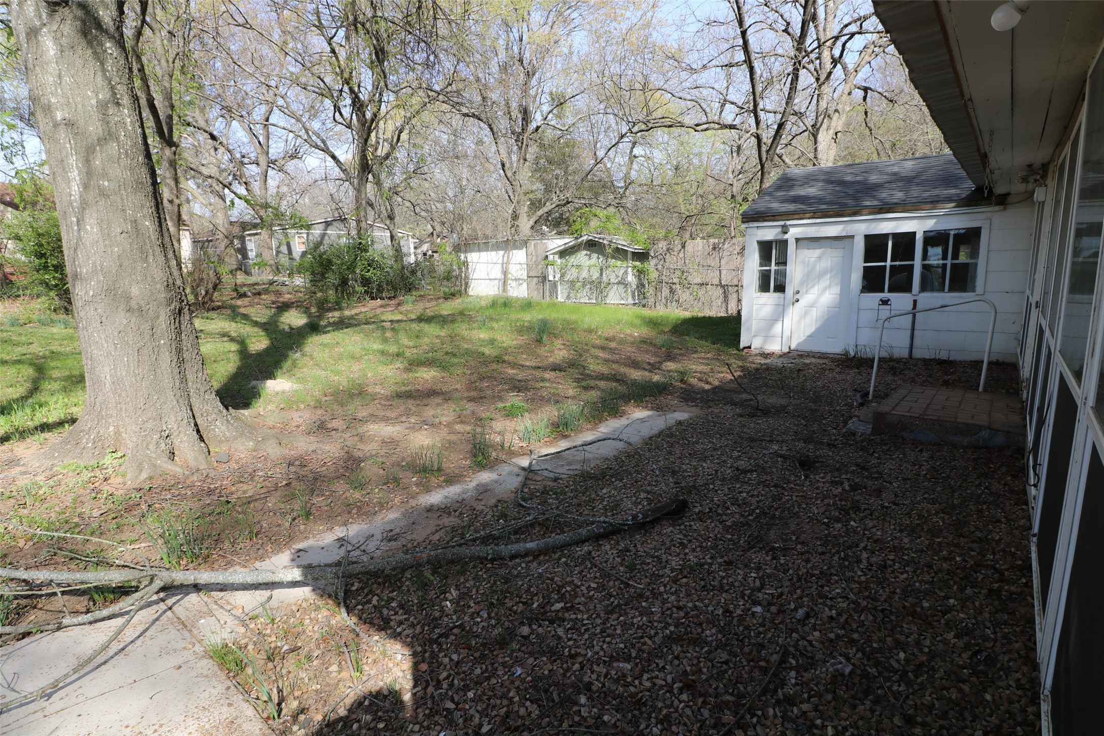 718 SE 24th Paris TX 75460