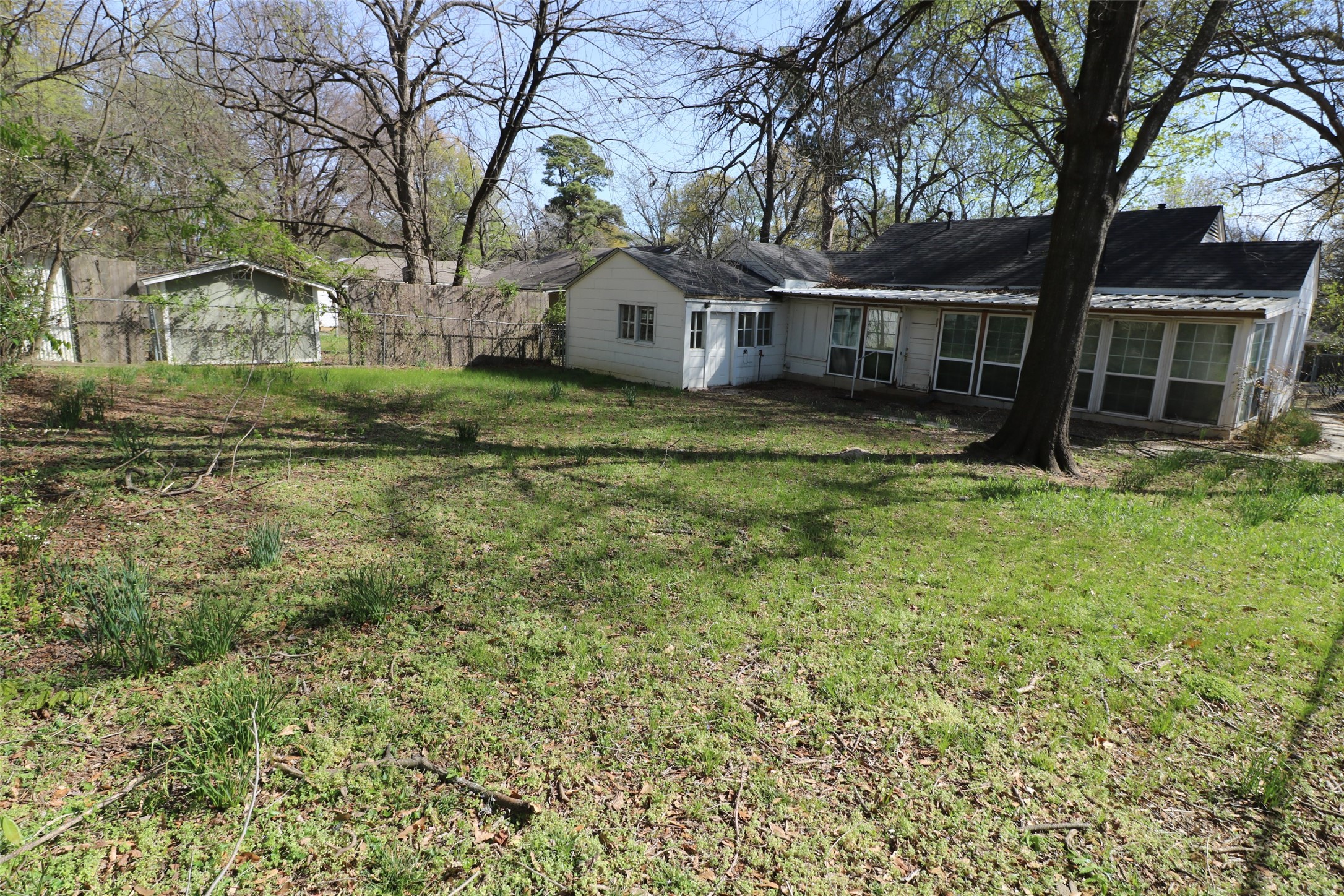 718 SE 24th Paris TX 75460
