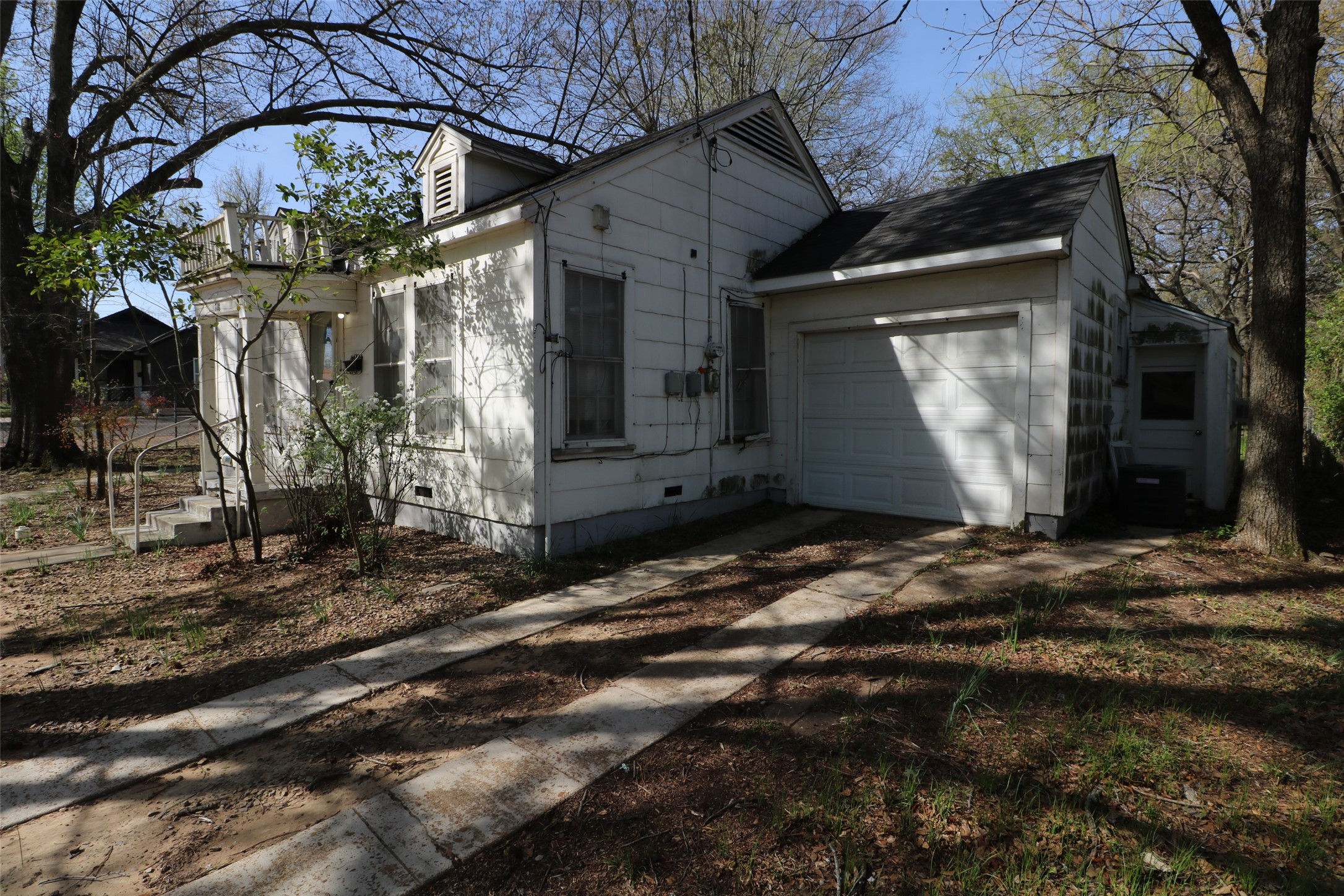 718 SE 24th Paris TX 75460