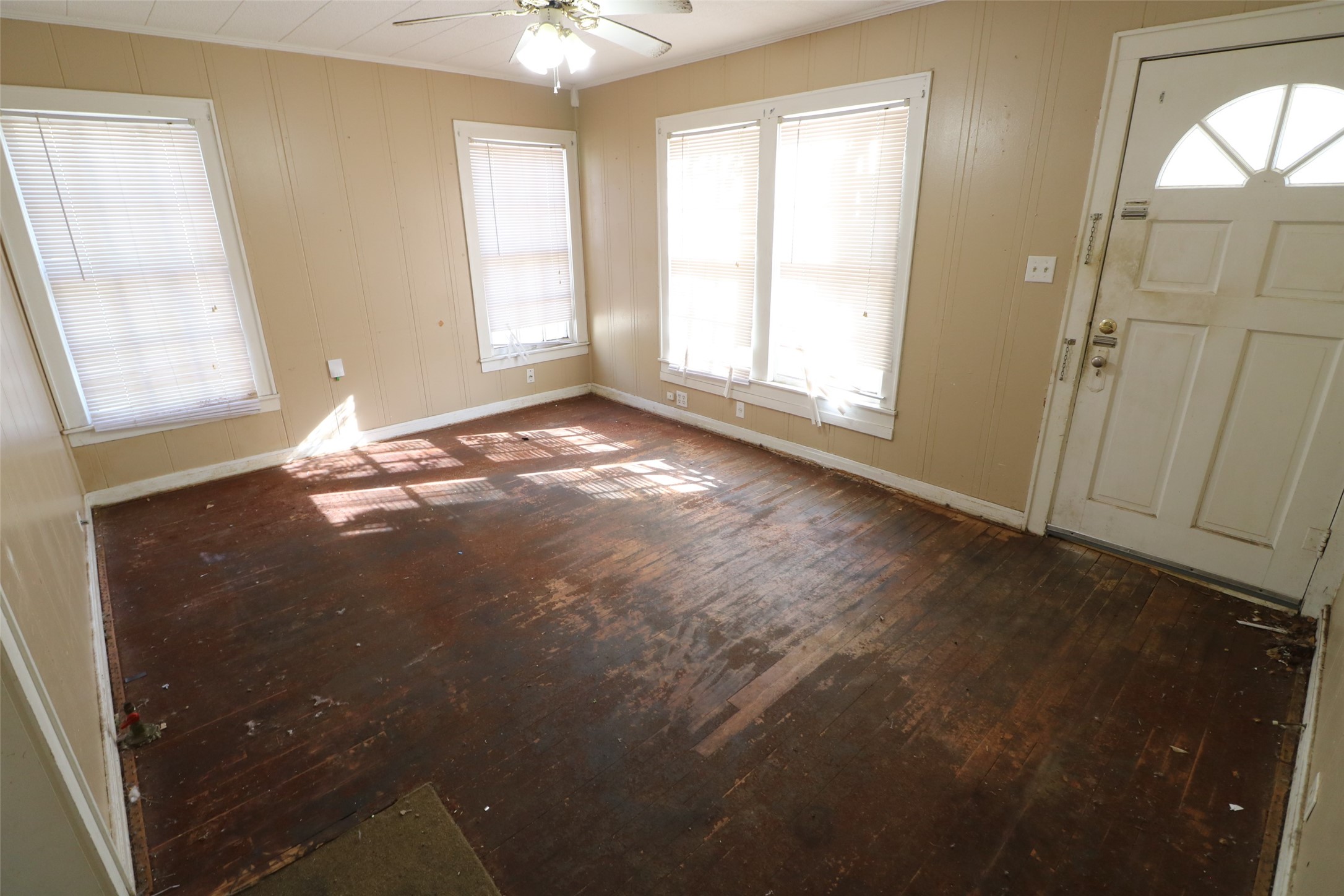 718 SE 24th Paris TX 75460