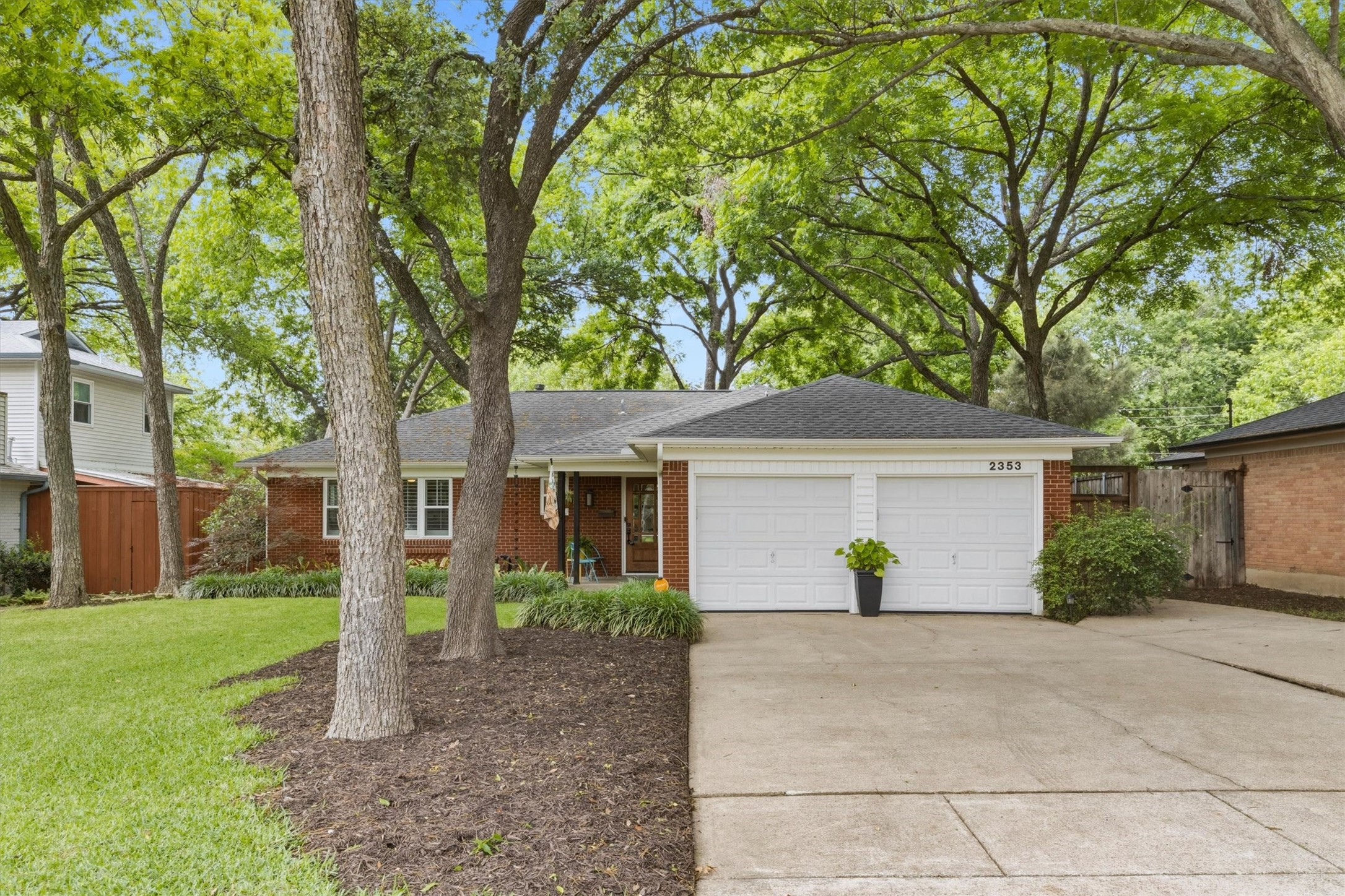 2353 Greenland Drive Dallas TX 75228