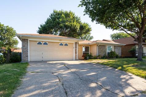 812 Reed Avenue Saginaw TX 76179