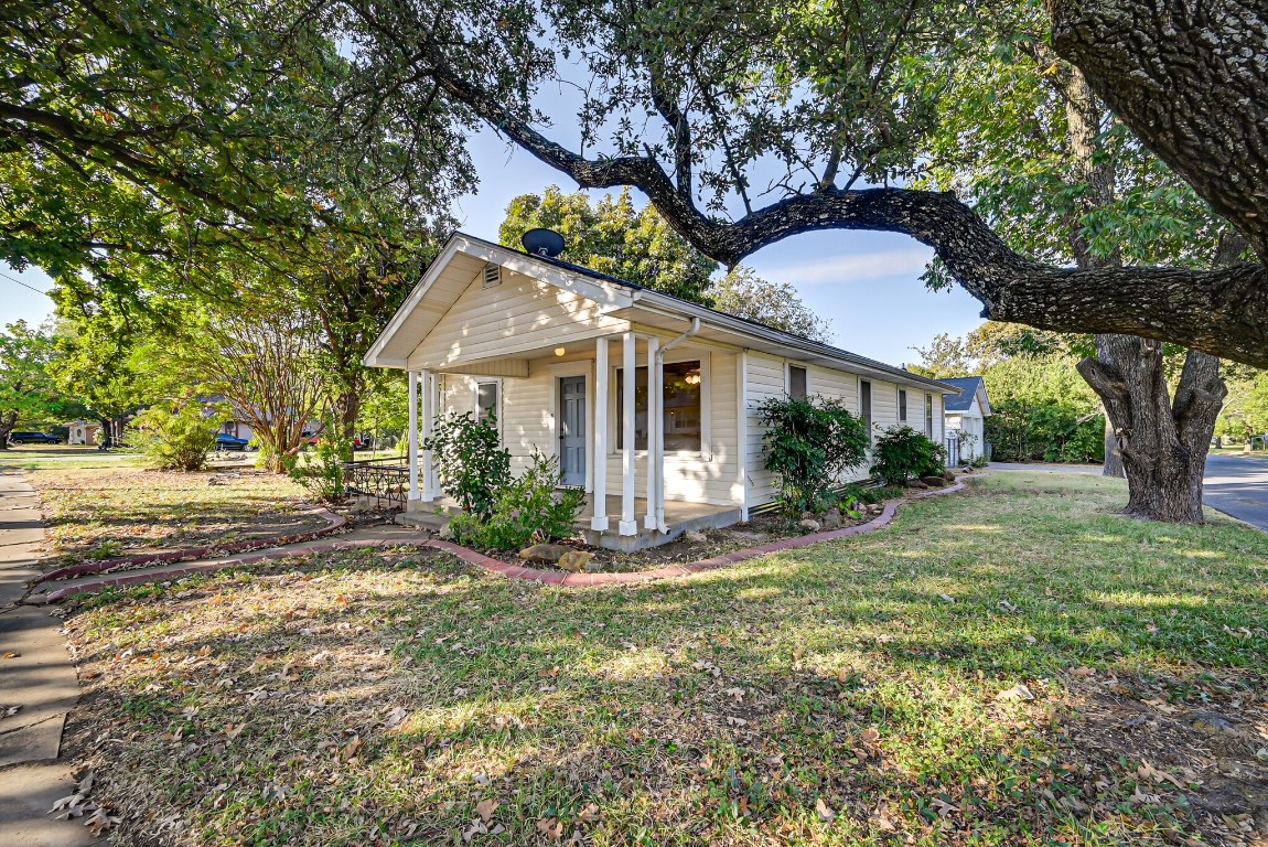 239 Huron Street Cleburne TX 76031