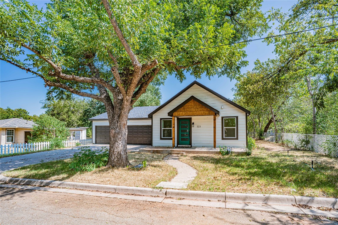 323 S Hannaford Street Granbury TX 76048