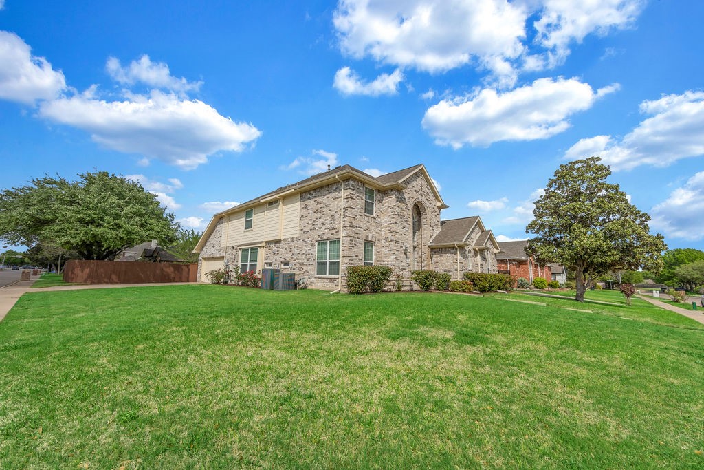 221 Woodlake Drive Murphy TX 75094