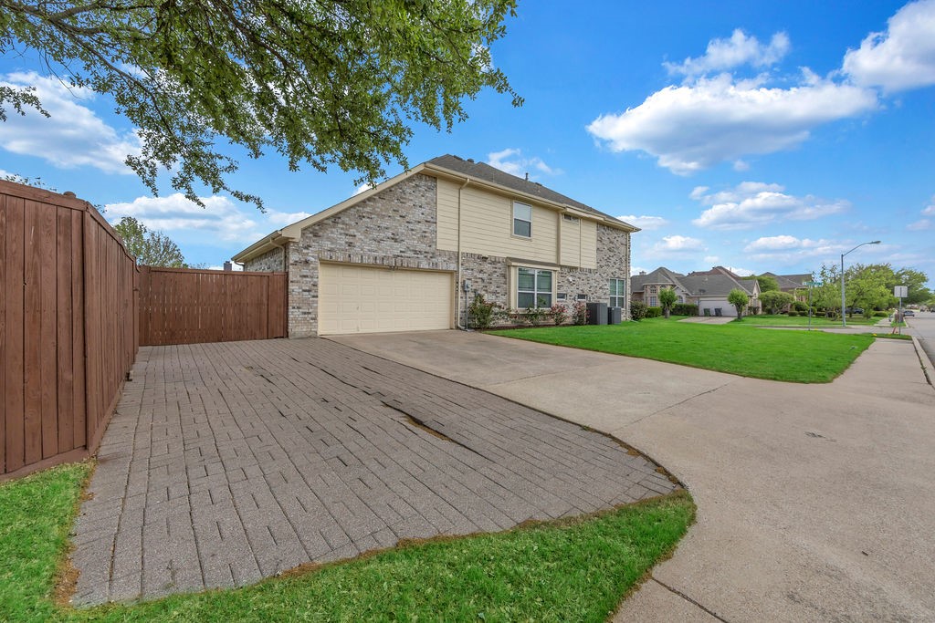 221 Woodlake Drive Murphy TX 75094