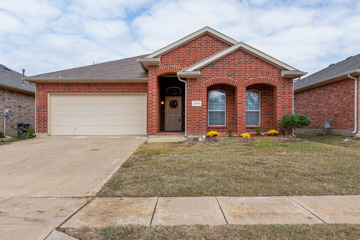 2433 Priscella Drive Fort Worth TX 76131