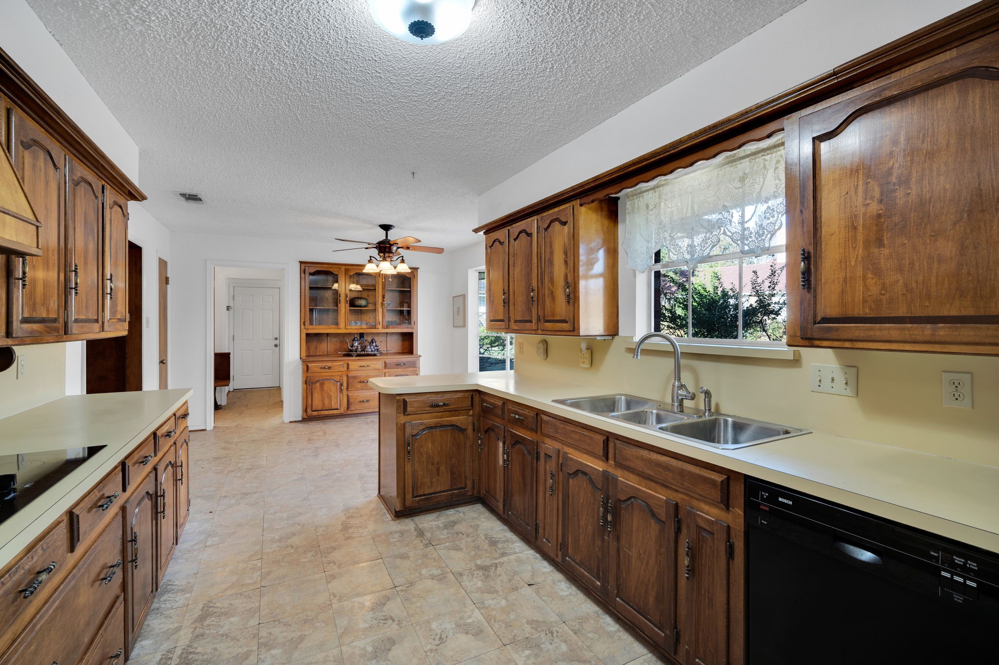 214 Willow Creek Lane Ovilla TX 75154