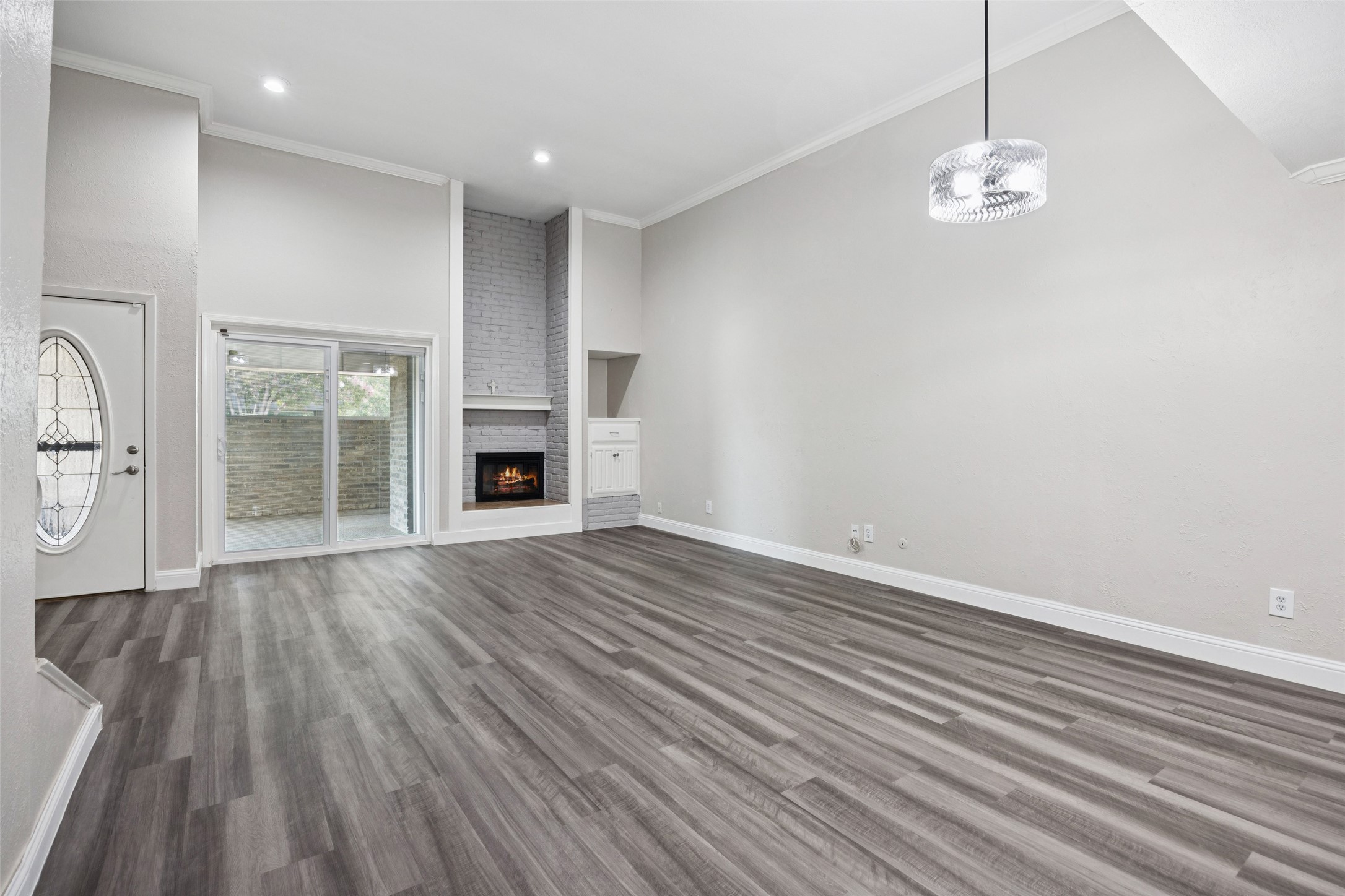 207 E Harwood Road Euless TX 76039