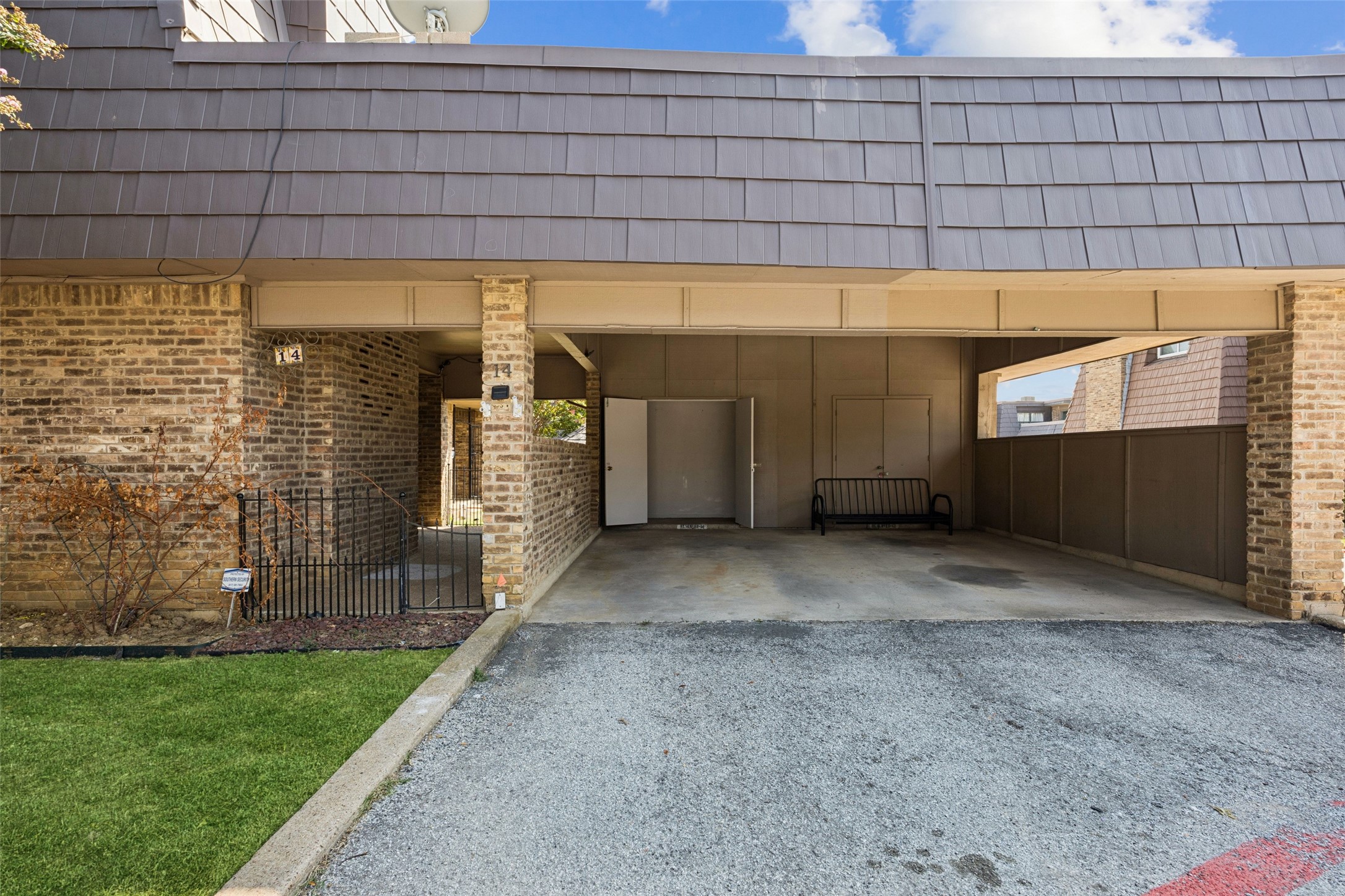 207 E Harwood Road Euless TX 76039