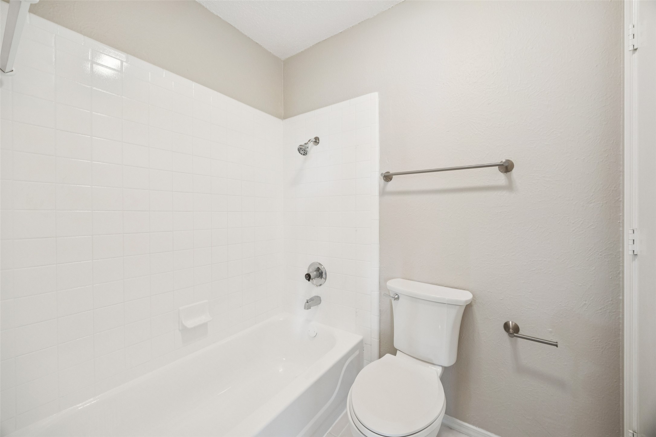 207 E Harwood Road Euless TX 76039