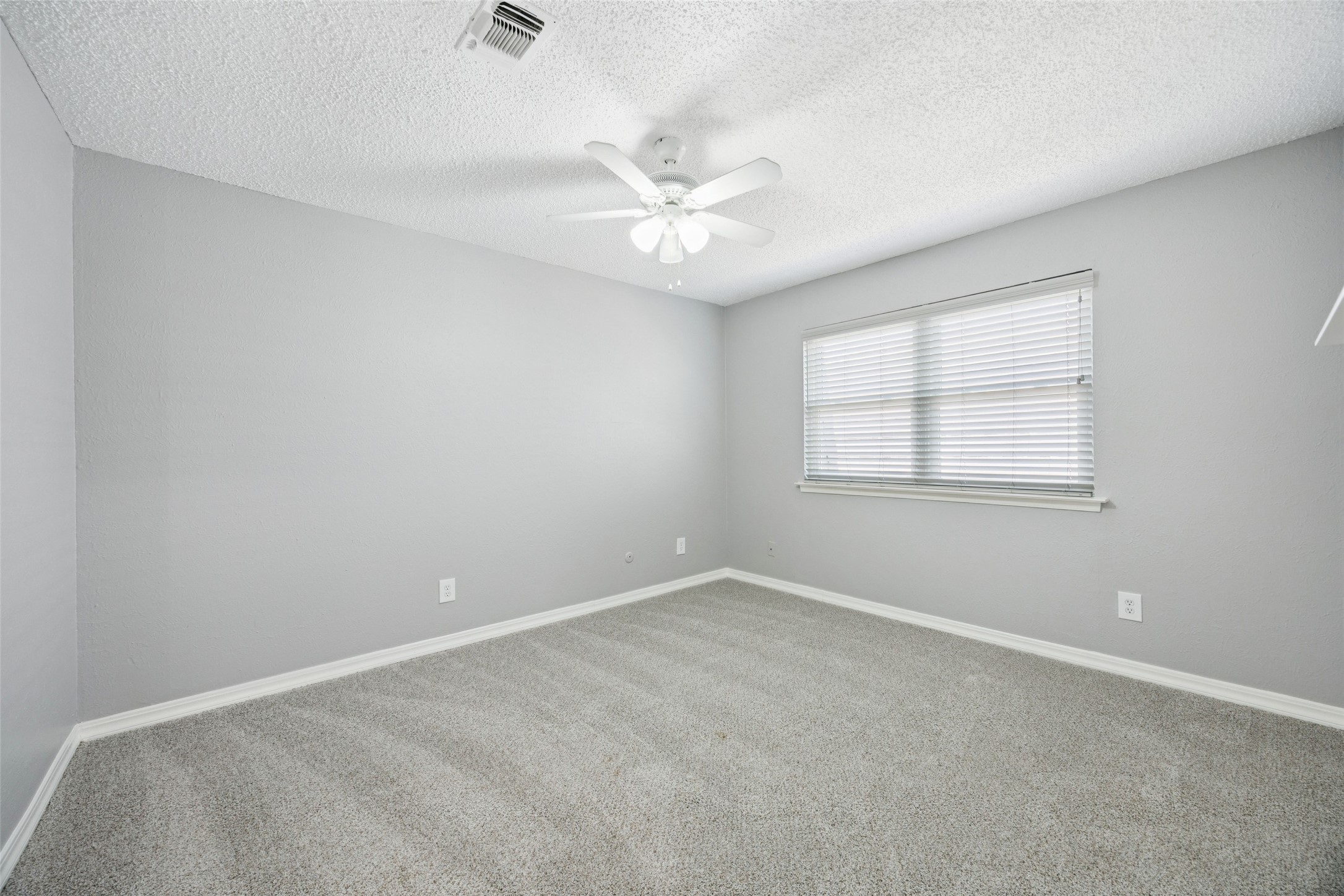 207 E Harwood Road Euless TX 76039