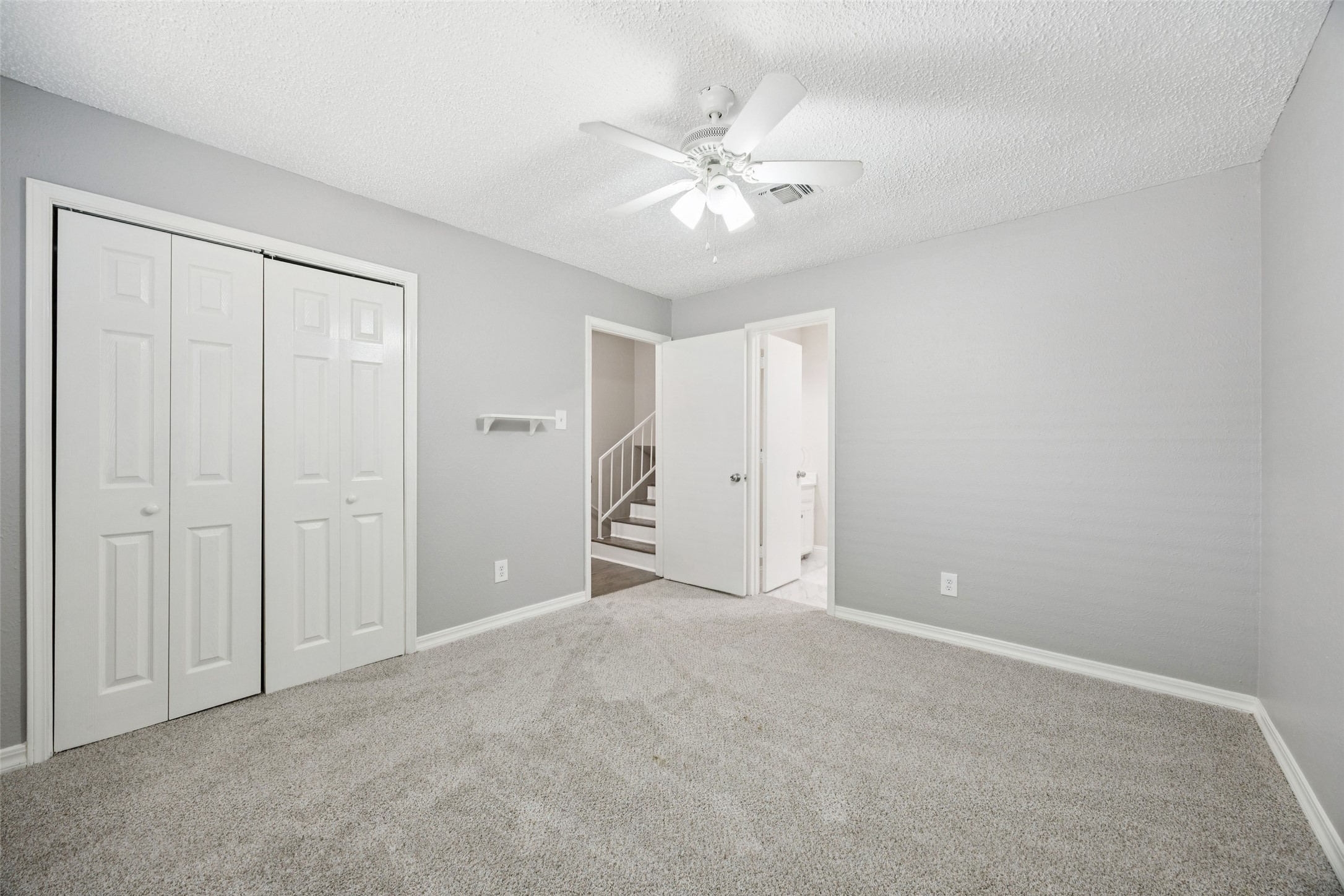 207 E Harwood Road Euless TX 76039