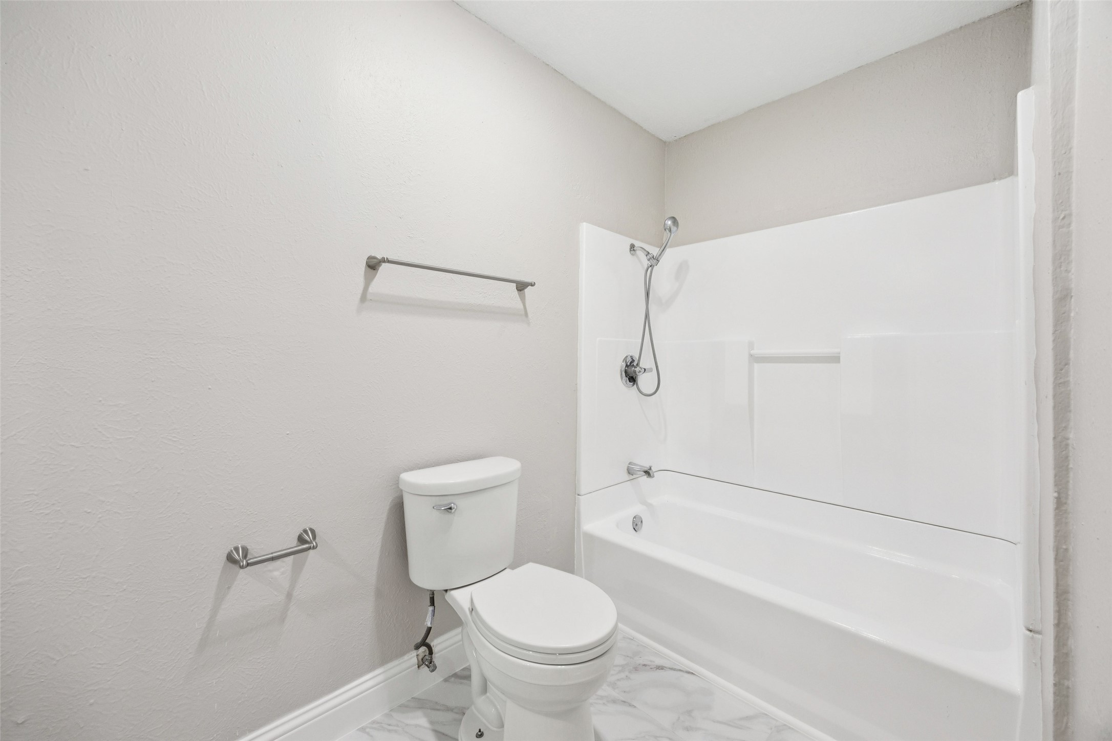 207 E Harwood Road Euless TX 76039