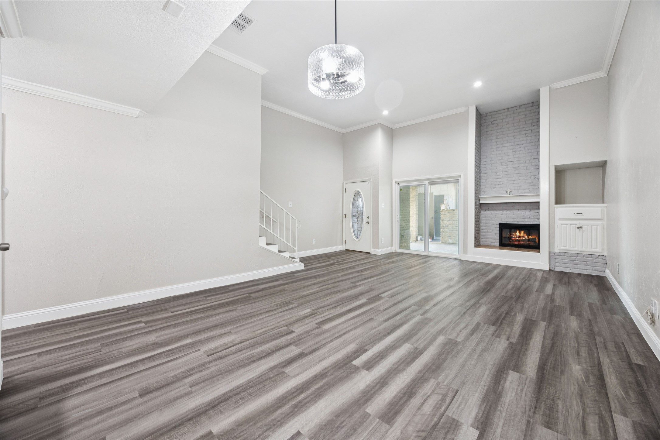 207 E Harwood Road Euless TX 76039