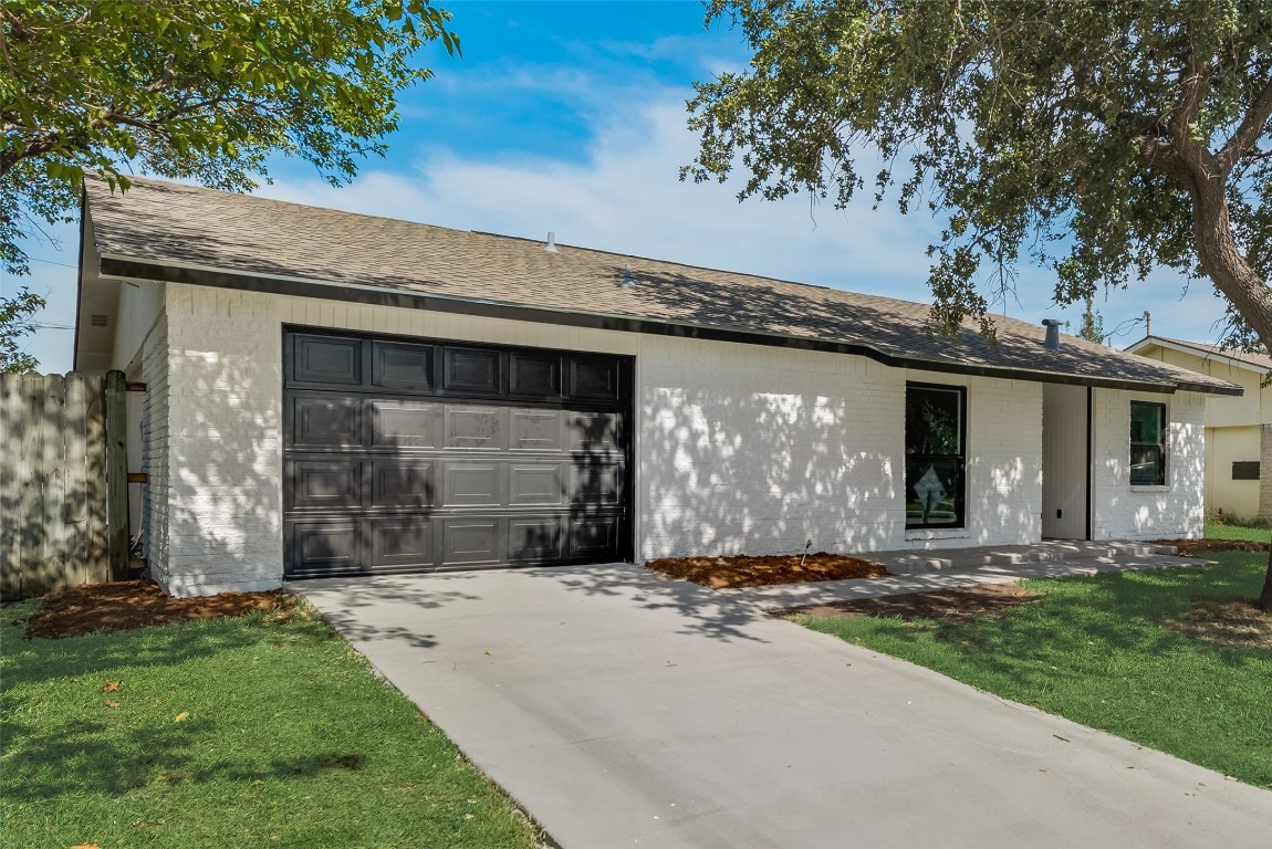 305 S Holiday Drive Grand Prairie TX 75052