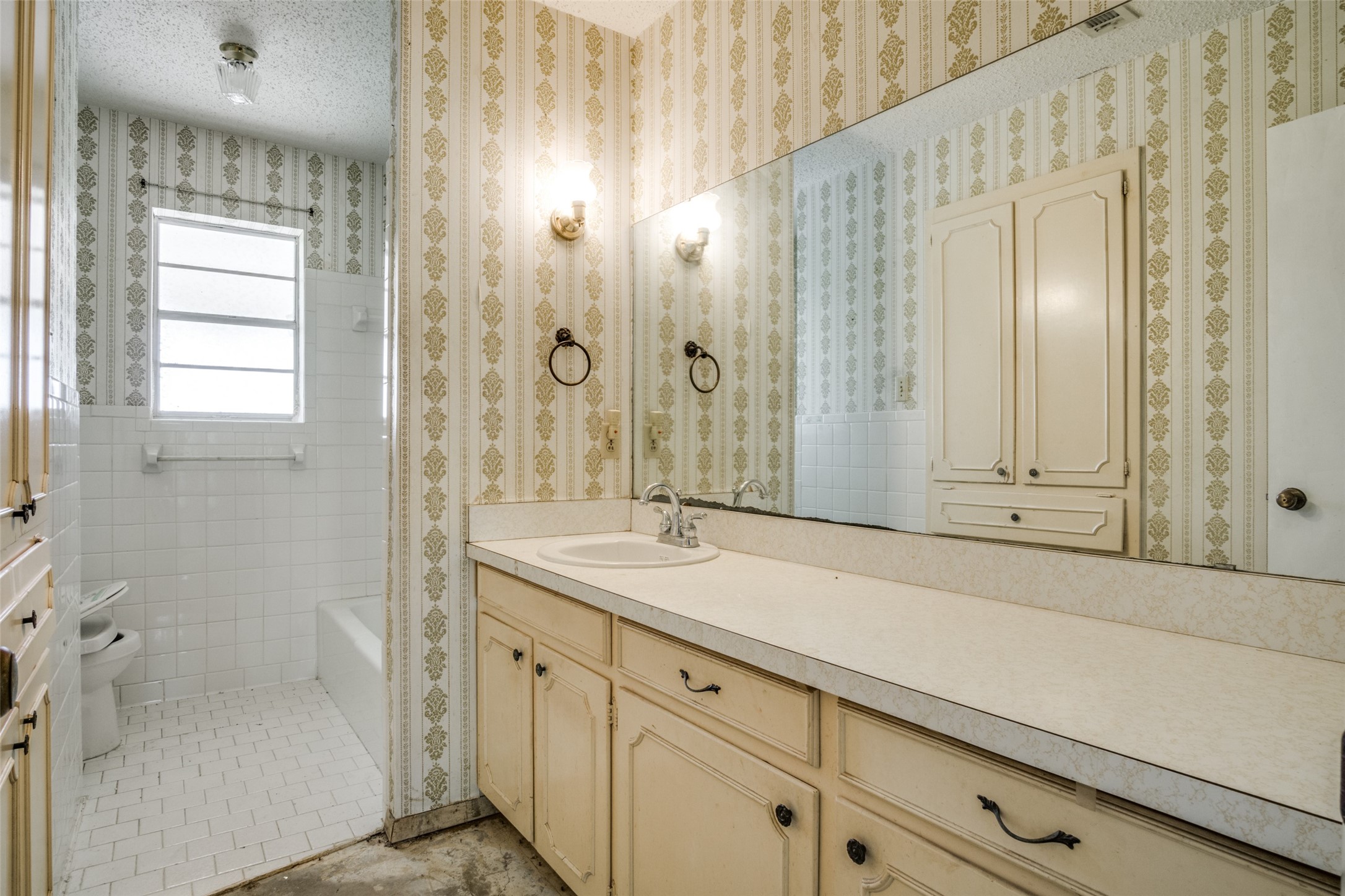 1905 County Road 913 Joshua TX 76058