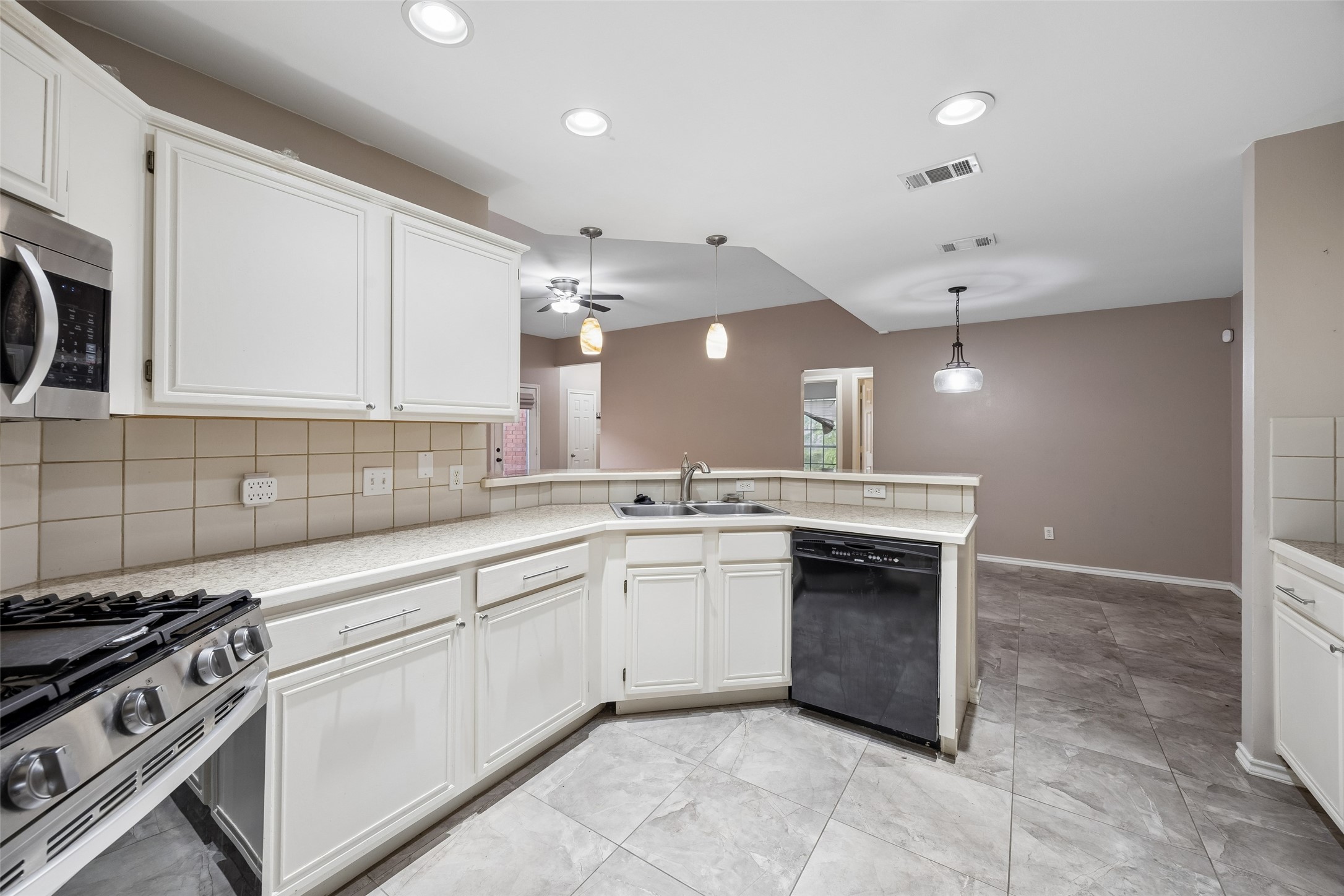 716 Ashbrook Drive Desoto TX 75115