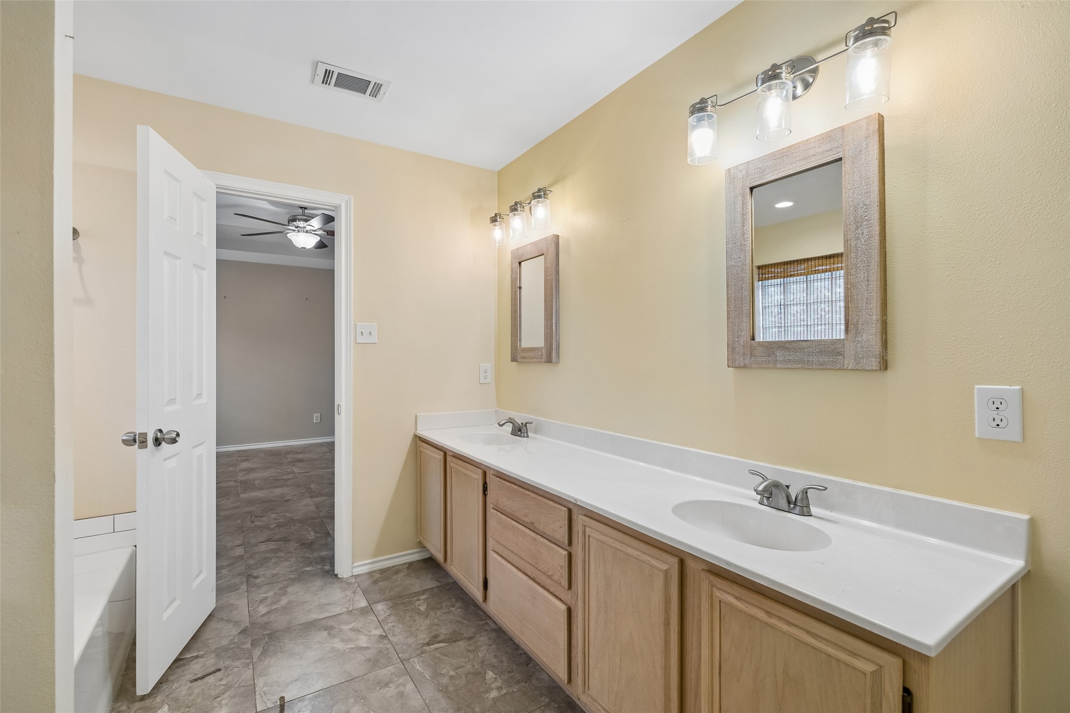 716 Ashbrook Drive Desoto TX 75115