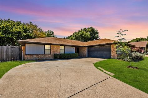 313 Haywood Drive Benbrook TX 76126
