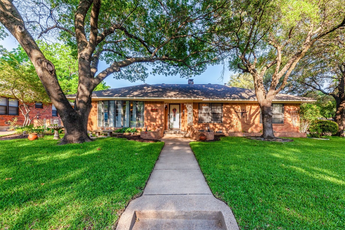 1230 Tanager Lane Garland TX 75042