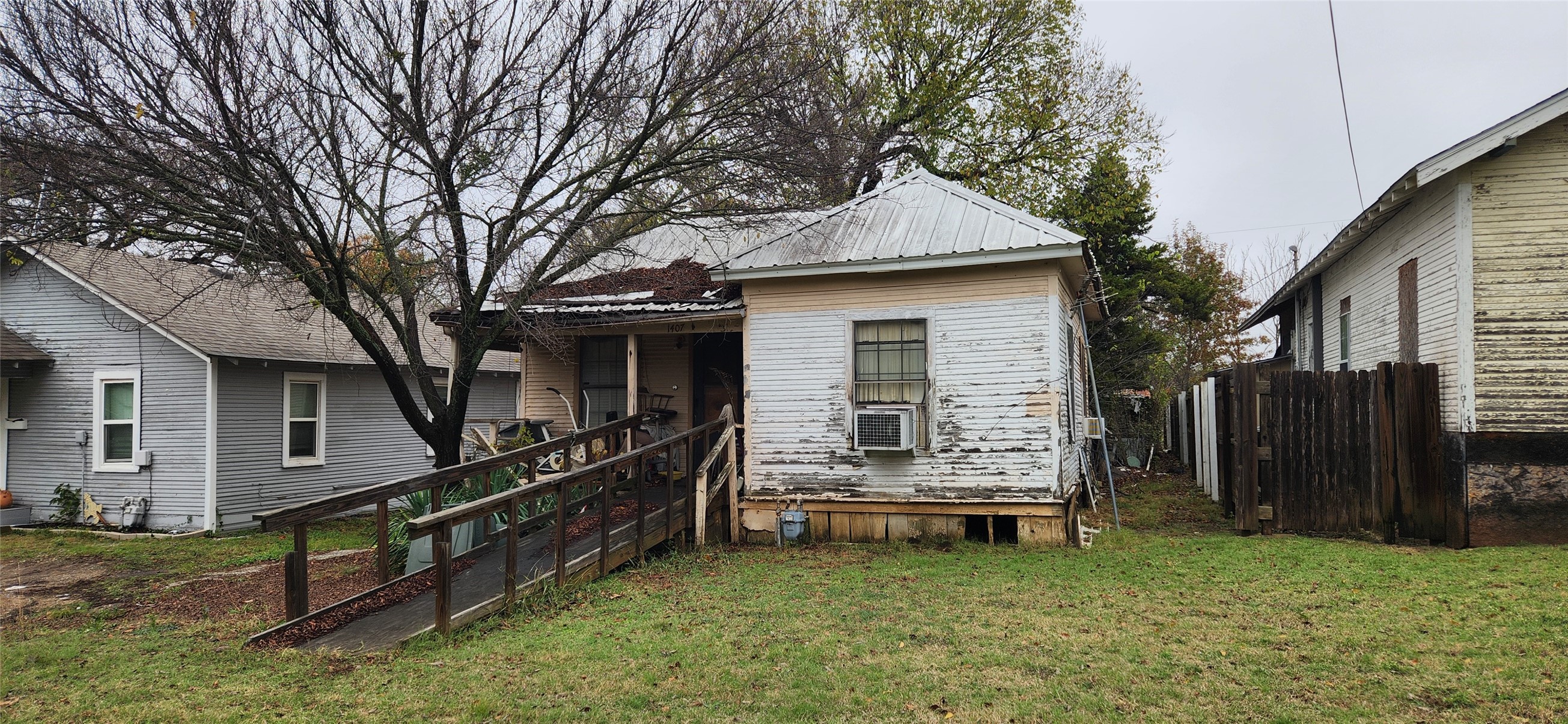 1407 E Wells Avenue Sherman TX 75090