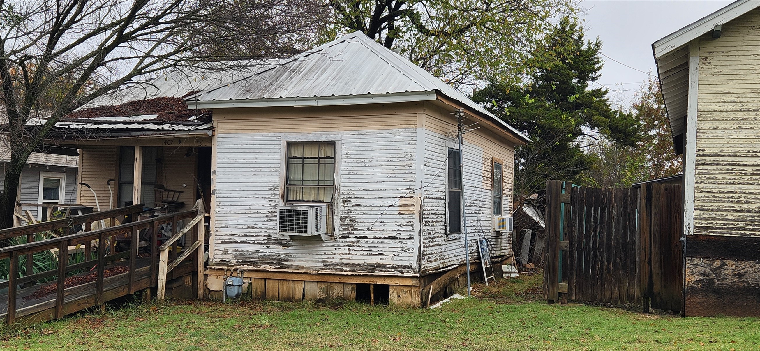 1407 E Wells Avenue Sherman TX 75090