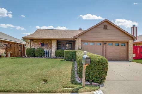 220 Hemlock Drive Arlington TX 76018