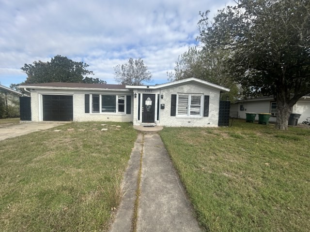 2302 E Mistletoe Avenue Victoria TX 77901