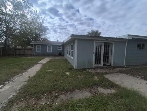 2302 E Mistletoe Avenue Victoria TX 77901