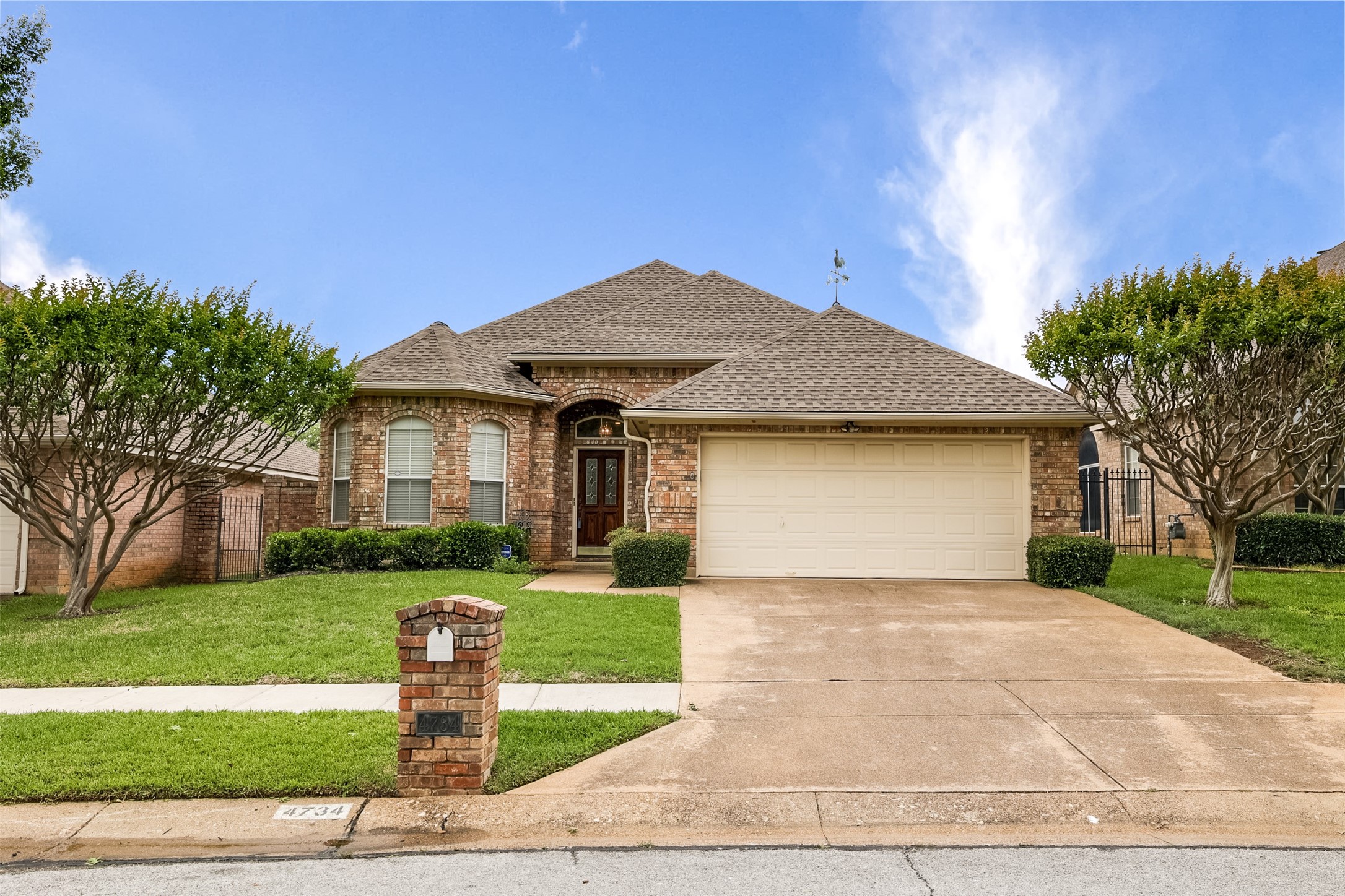 4734 Village Oak Drive Arlington TX 76017