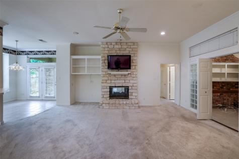 4734 Village Oak Drive Arlington TX 76017