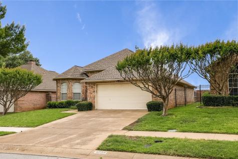 4734 Village Oak Drive Arlington TX 76017