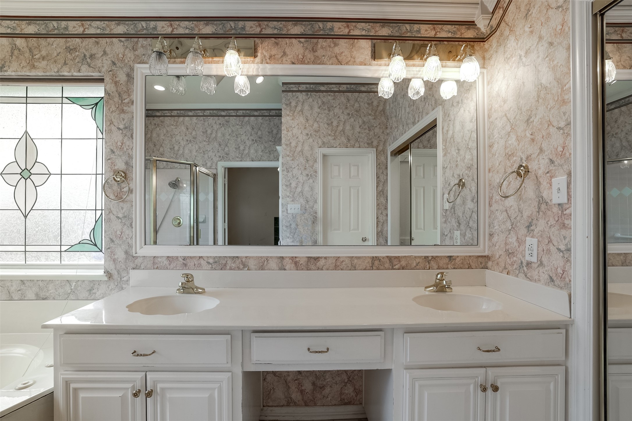 4734 Village Oak Drive Arlington TX 76017