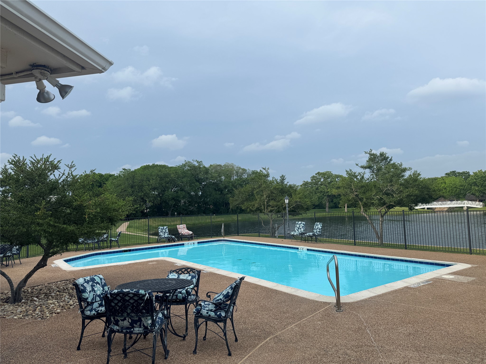 4734 Village Oak Drive Arlington TX 76017