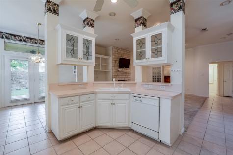 4734 Village Oak Drive Arlington TX 76017