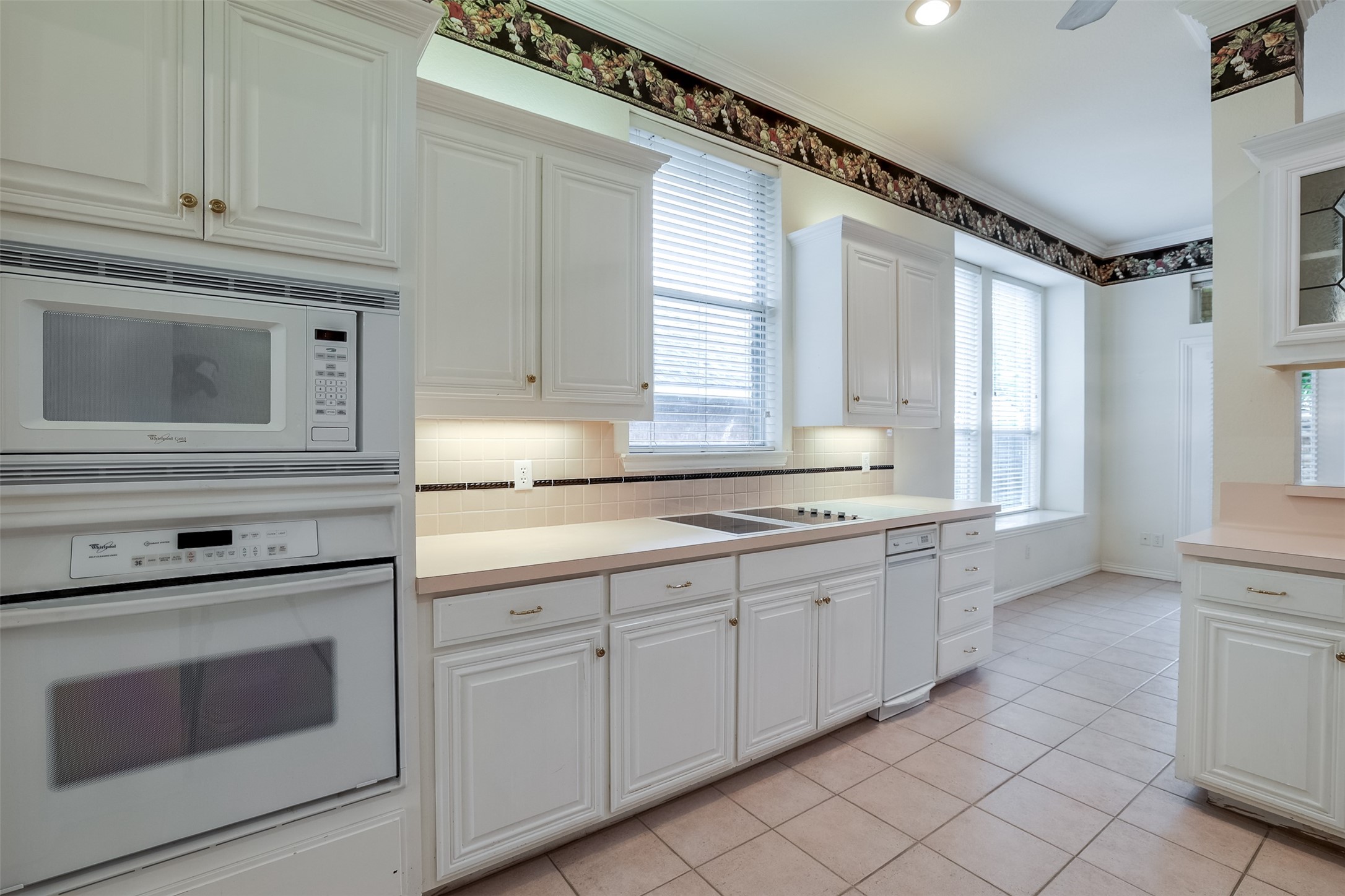 4734 Village Oak Drive Arlington TX 76017