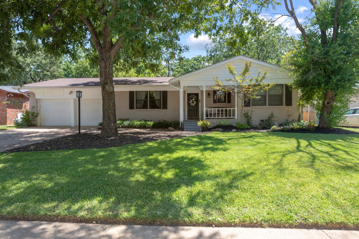 1311 Ravenwood Drive Arlington TX 76013