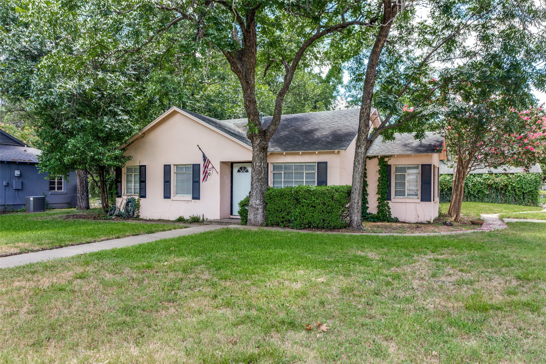 600 Schieme Street River Oaks TX 76114