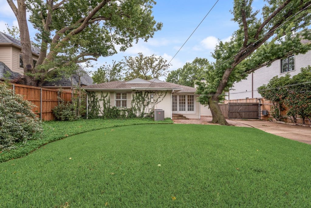 6727 Woodland Drive Dallas TX 75225