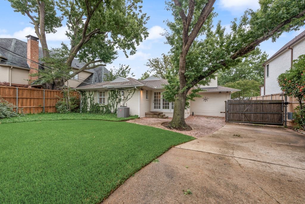 6727 Woodland Drive Dallas TX 75225