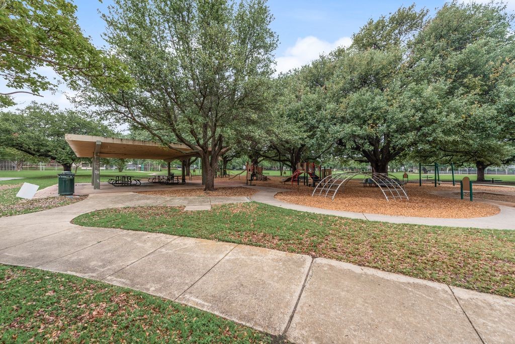 6727 Woodland Drive Dallas TX 75225