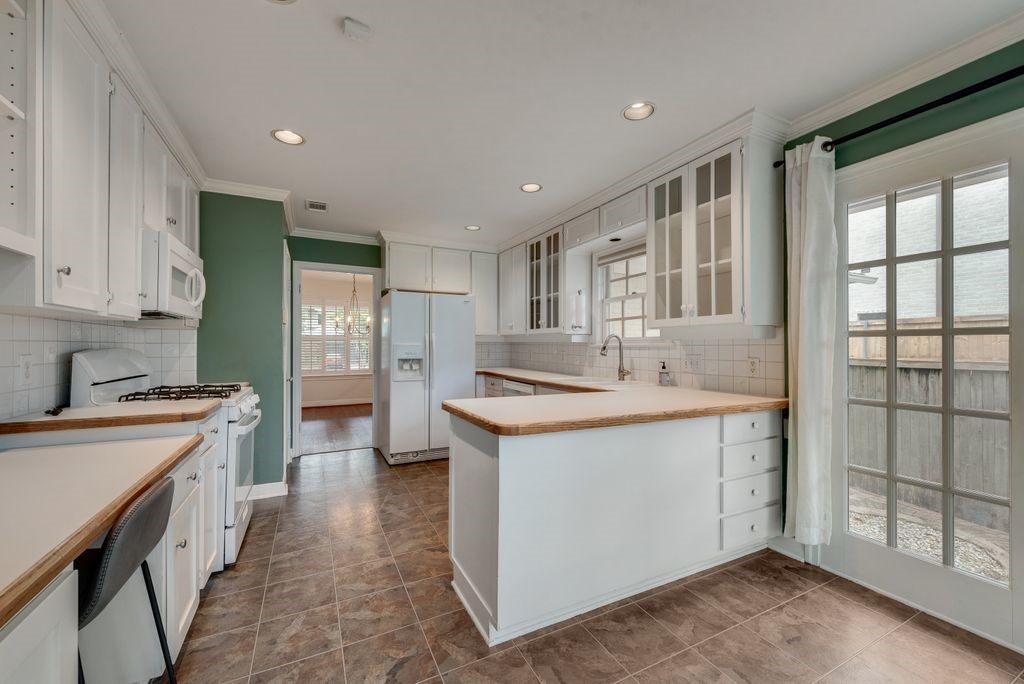 6727 Woodland Drive Dallas TX 75225