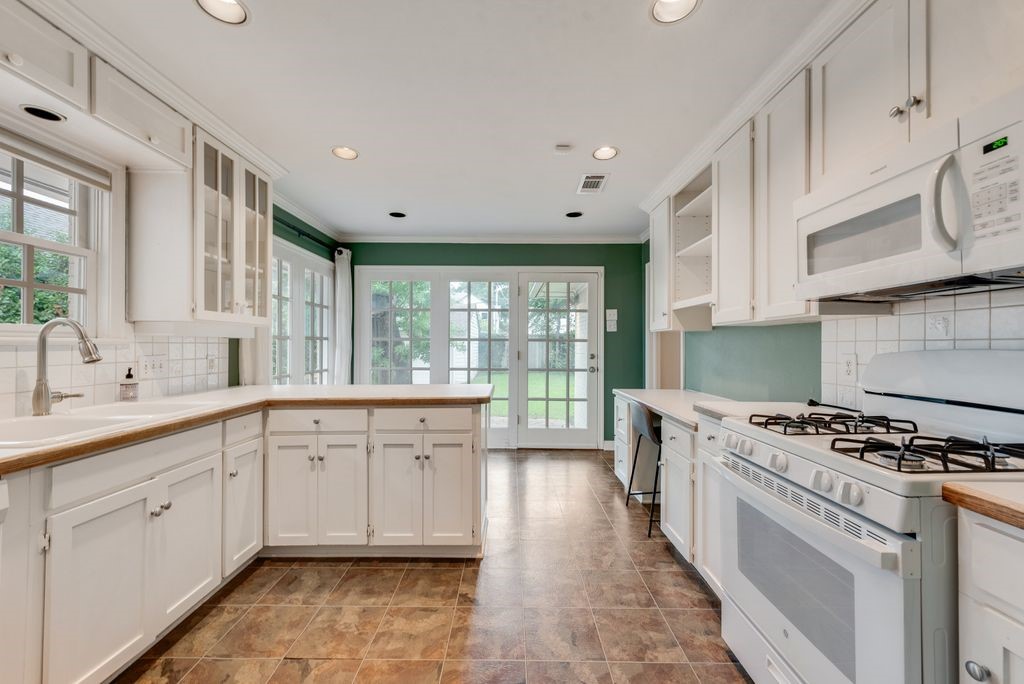 6727 Woodland Drive Dallas TX 75225